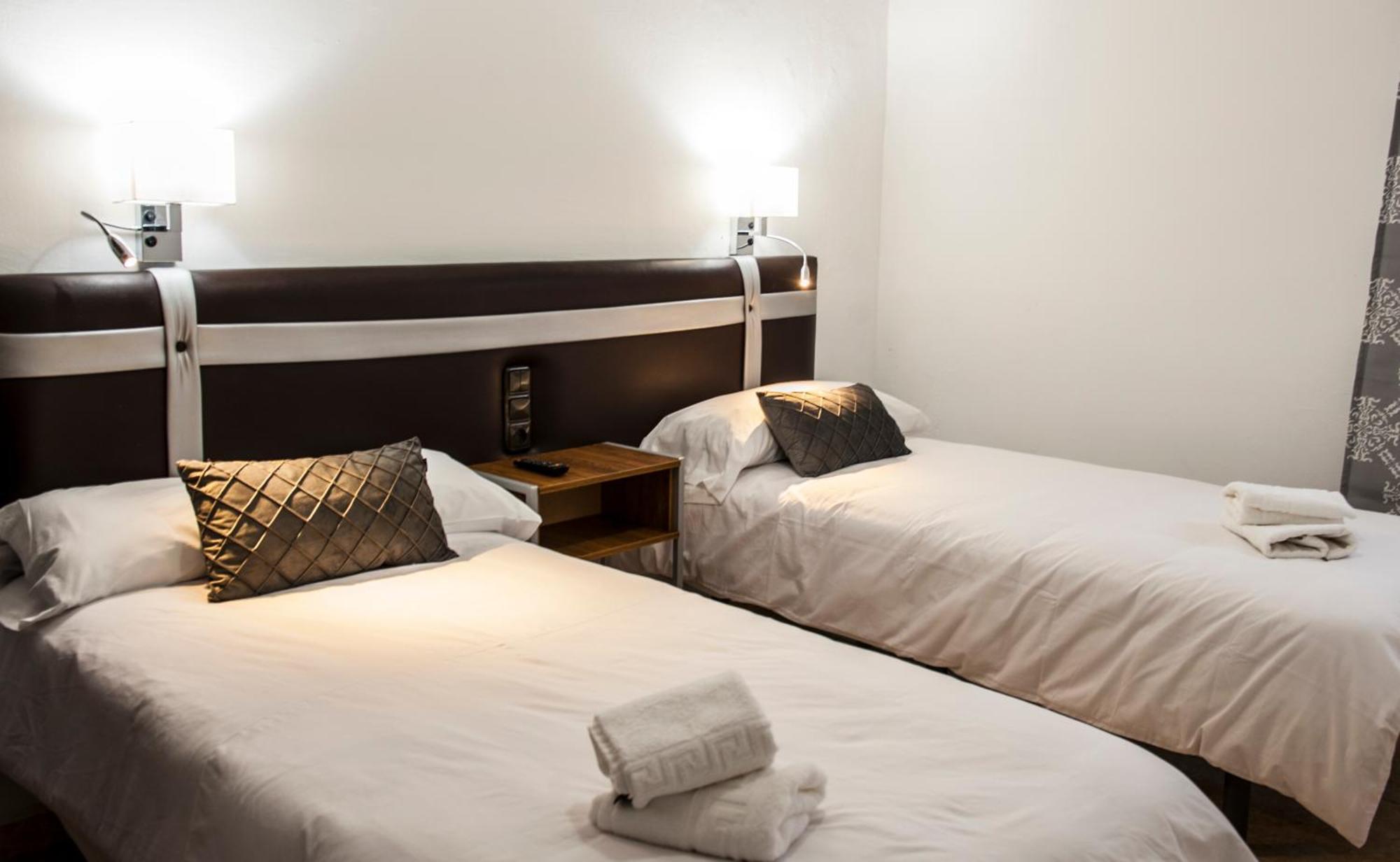 Hostal Las Palomas Люсена Экстерьер фото