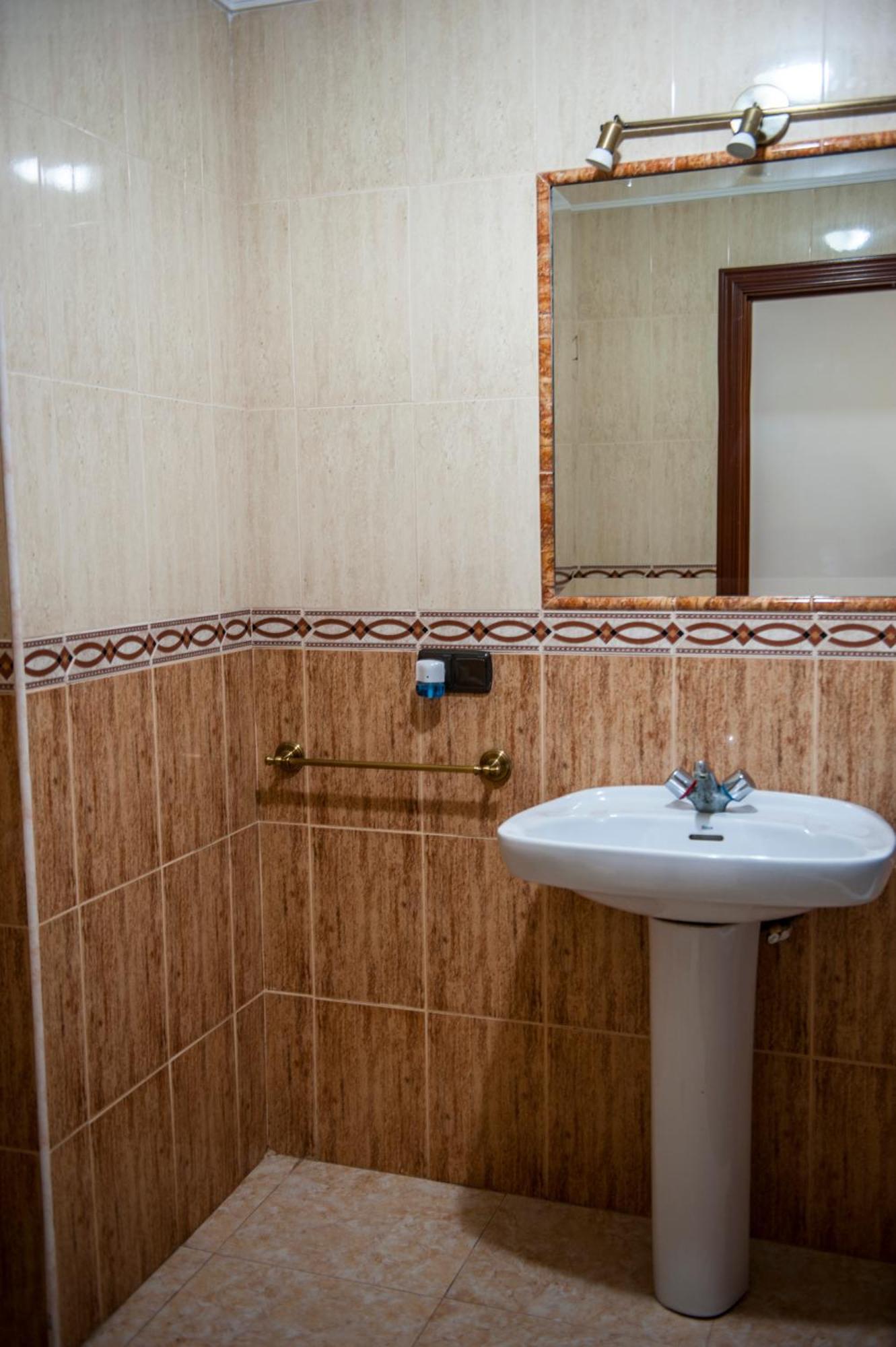 Hostal Las Palomas Люсена Экстерьер фото