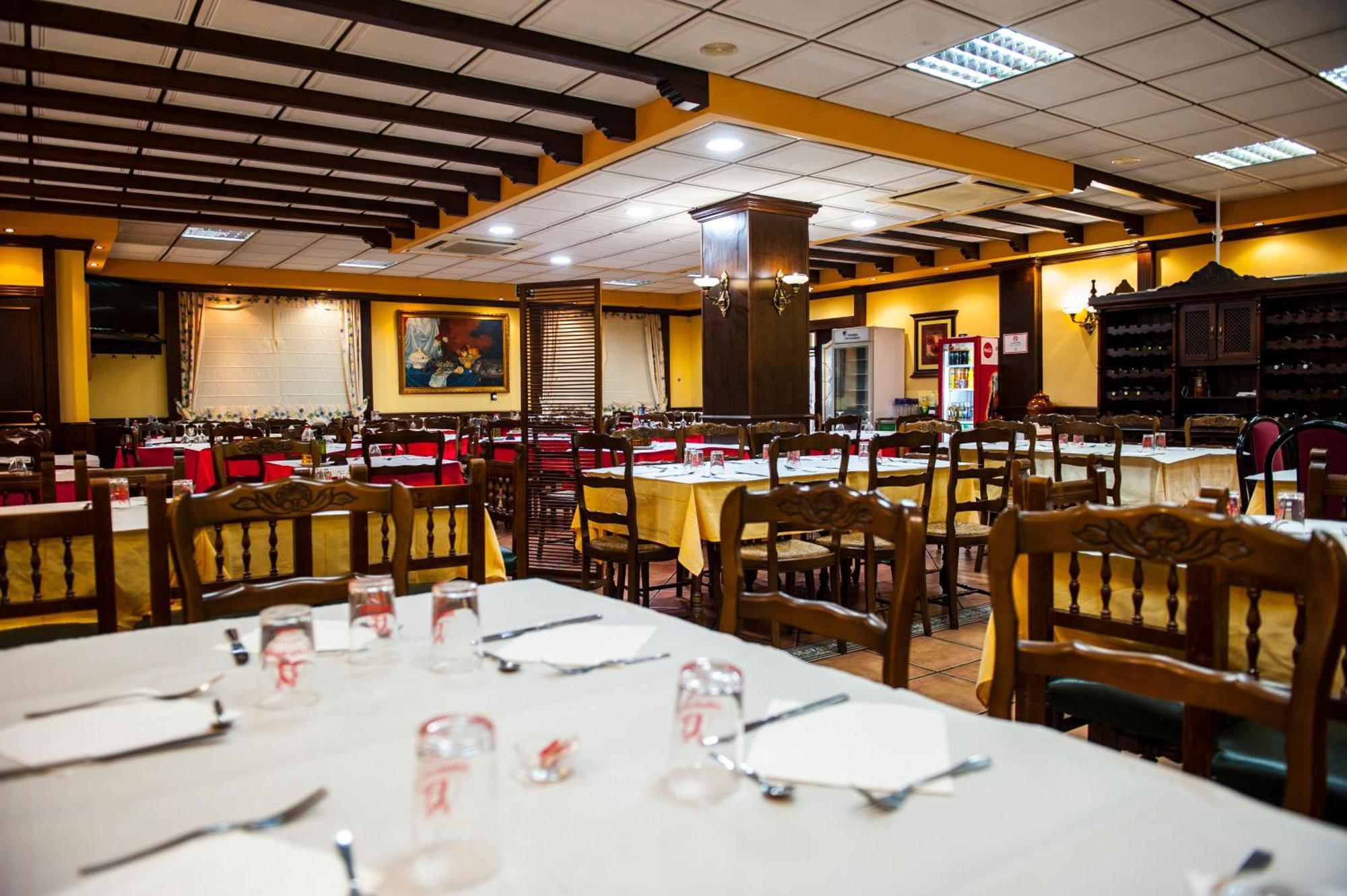 Hostal Las Palomas Люсена Экстерьер фото