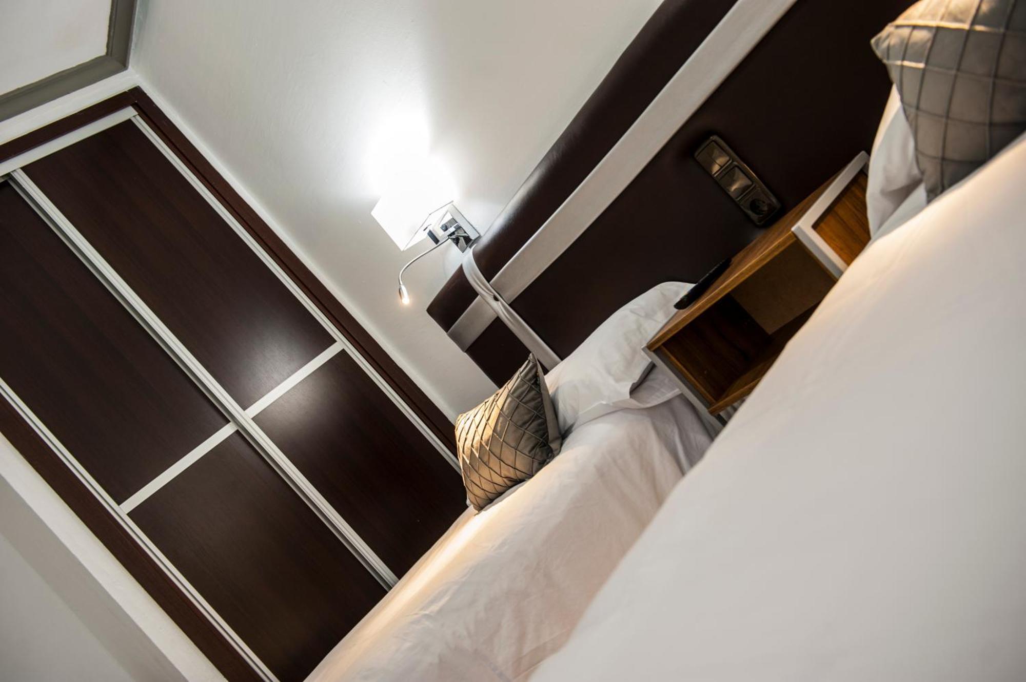 Hostal Las Palomas Люсена Экстерьер фото