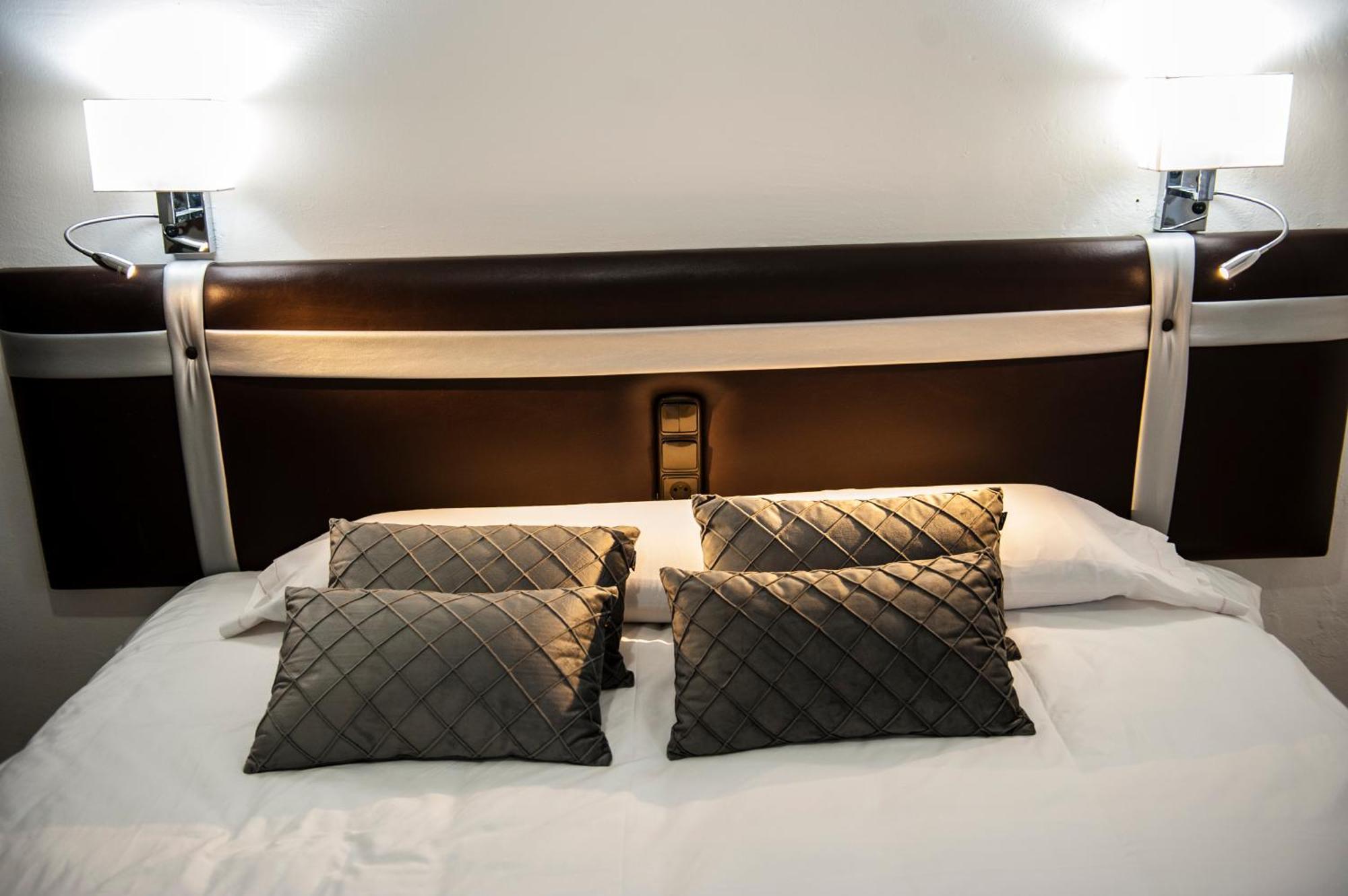 Hostal Las Palomas Люсена Экстерьер фото