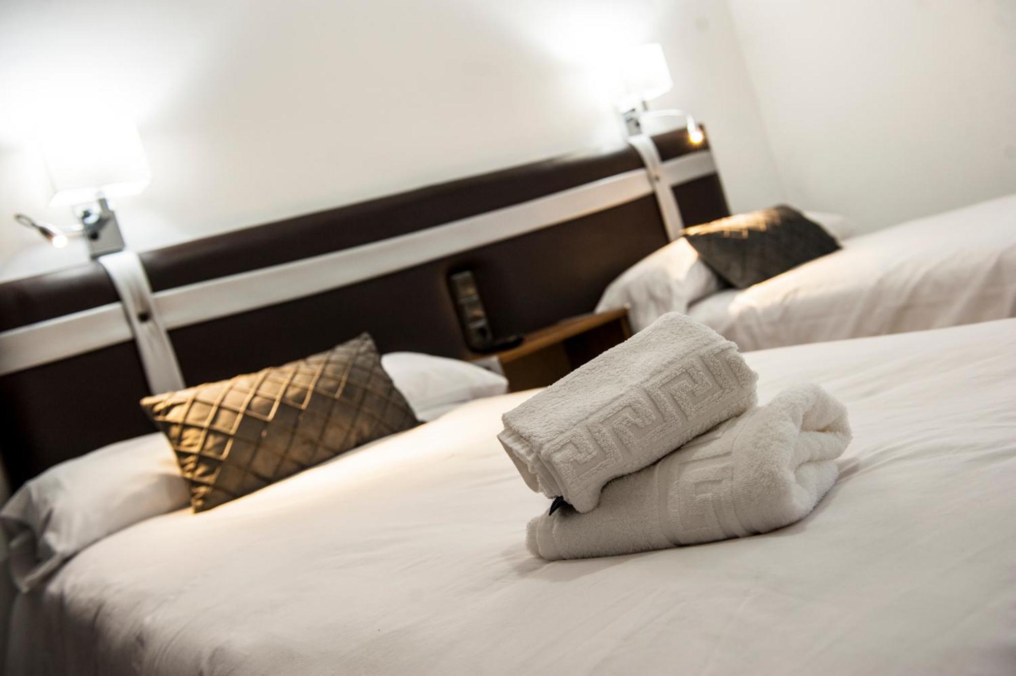 Hostal Las Palomas Люсена Экстерьер фото